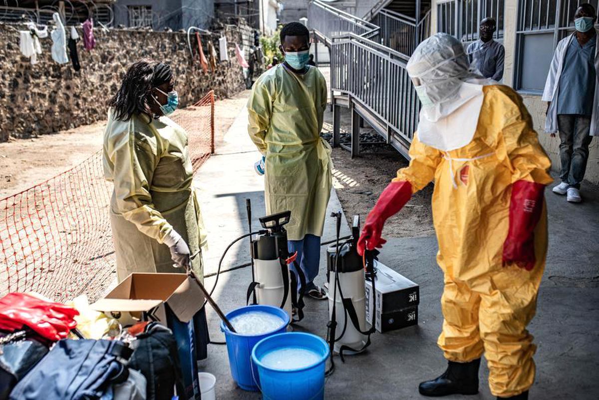 Kongo ve Uganda'da Ebola Vakaları Artarken Sağlık Çalışanları da Risk Altında