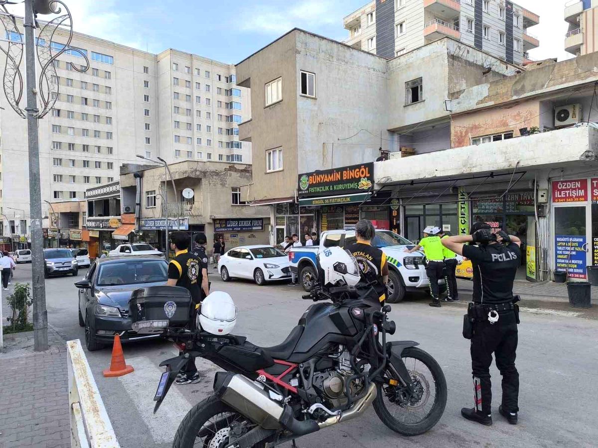 Kurtalan'da trafik denetimi: 20 motosiklet yediemine çekildi, 60 araca ceza kesildi
