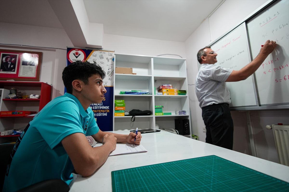 Matematik milli takımına seçilen İzmirli lise öğrencisi Romanya'da yarışacak