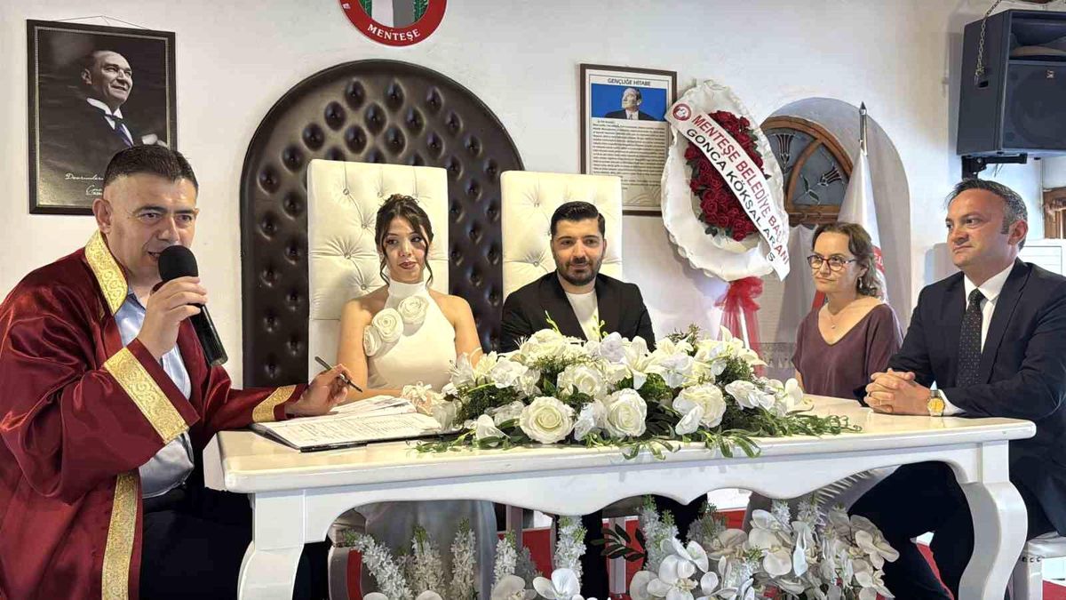 Muğla'da nikah işlemleri için bekleyen çiftler