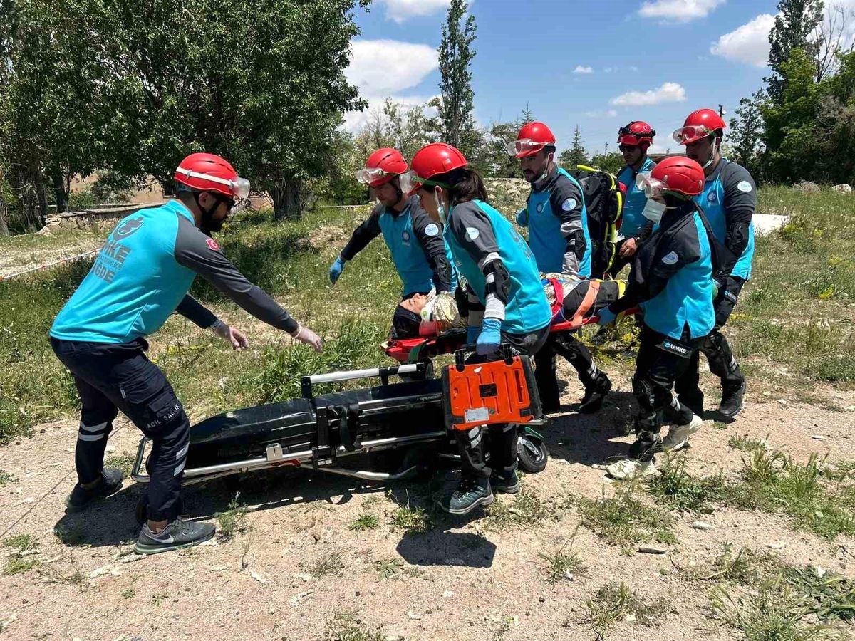 Niğde UMKE personeli medikal kurtarma uygulamaları eğitimini tamamladı