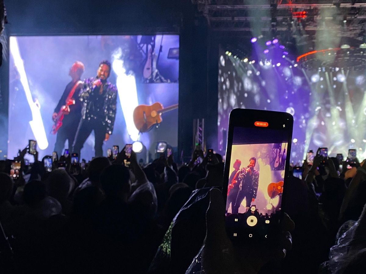 Megastar Tarkan, Ankara Millet Bahçesi'nde sahne alırken