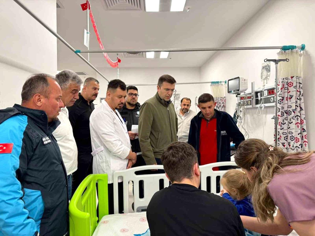 Vali Akmeşe, selde yaralanan vatandaşları hastanede ziyaret etti