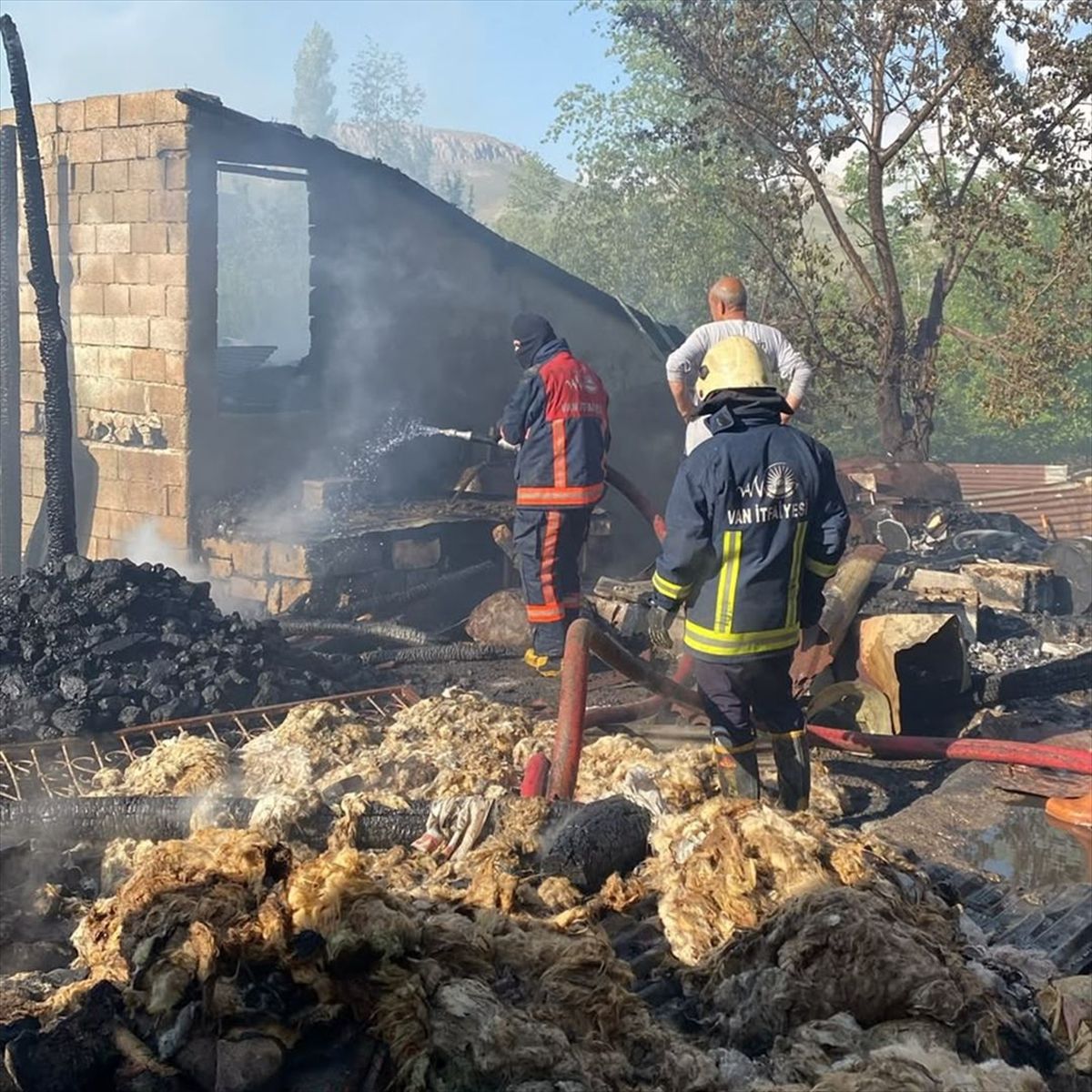 Van'da müstakil evde çıkan yangın söndürüldü
