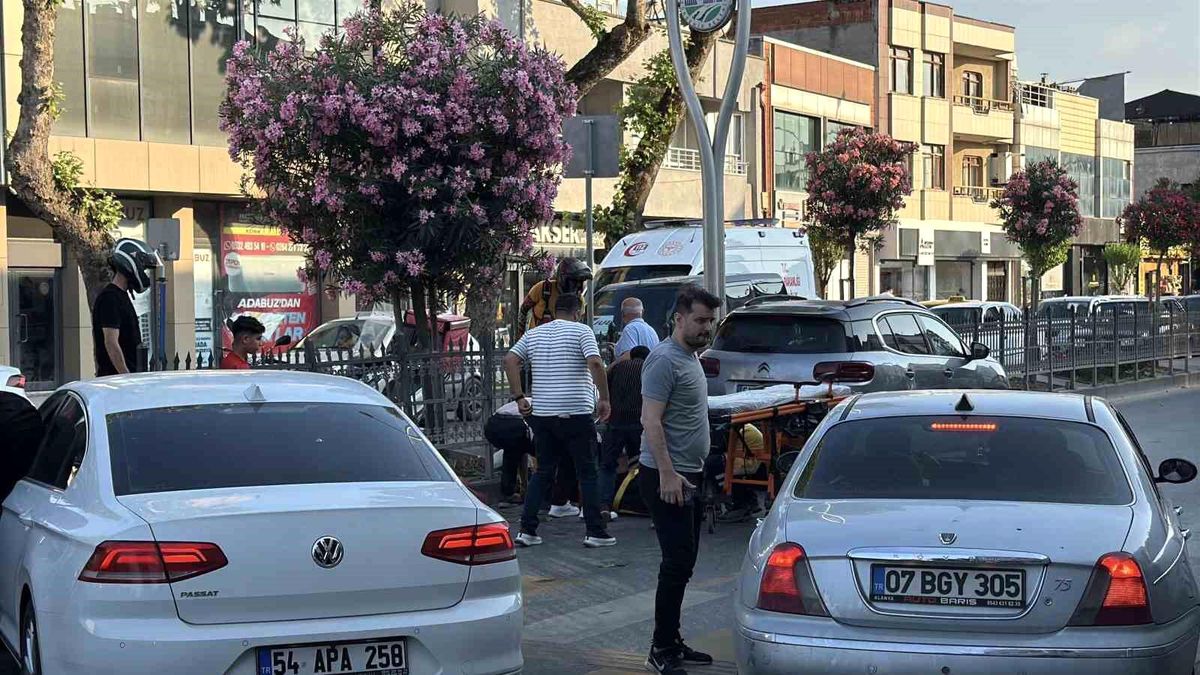 Yaya geçidinden geçerken otomobilin çarptığı kadın yaralandı