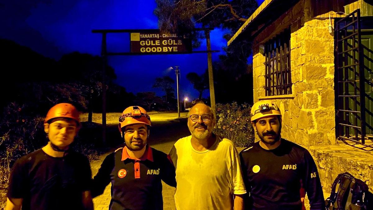 Yürüyüş sırasında yolunu kaybeden turisti AFAD kurtardı