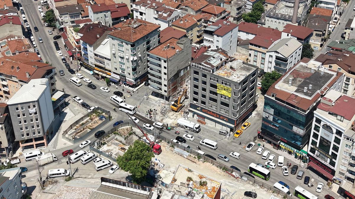 Kocaeli Gebze'de Çöken Binanın Çevresindeki Yapılar Yıkılıyor