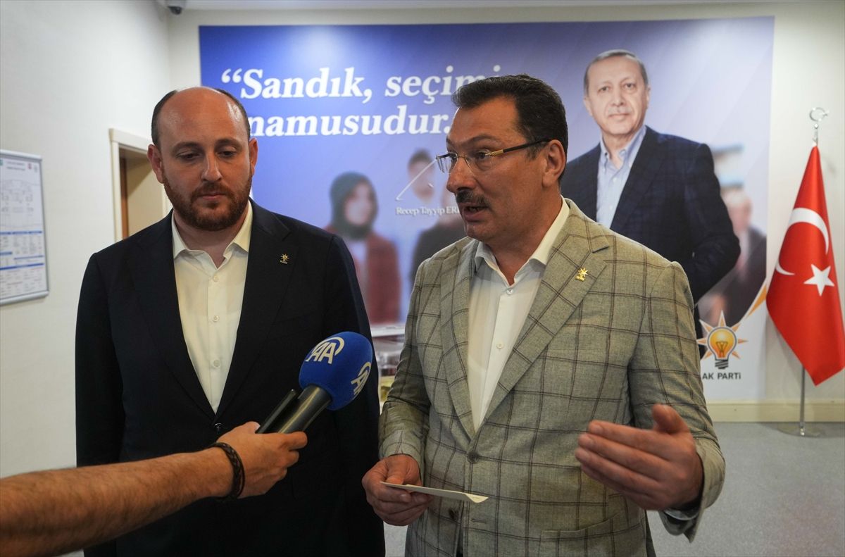 AK Parti Genel Başkan Yardımcısı Mustafa Şen konuşma yaparken