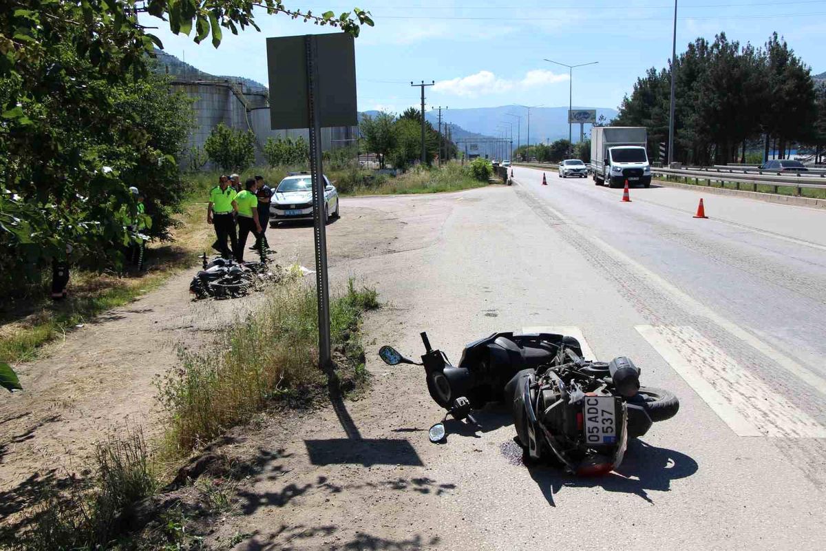 Amasya'da motosikletler çarpıştı: 2 yaralı