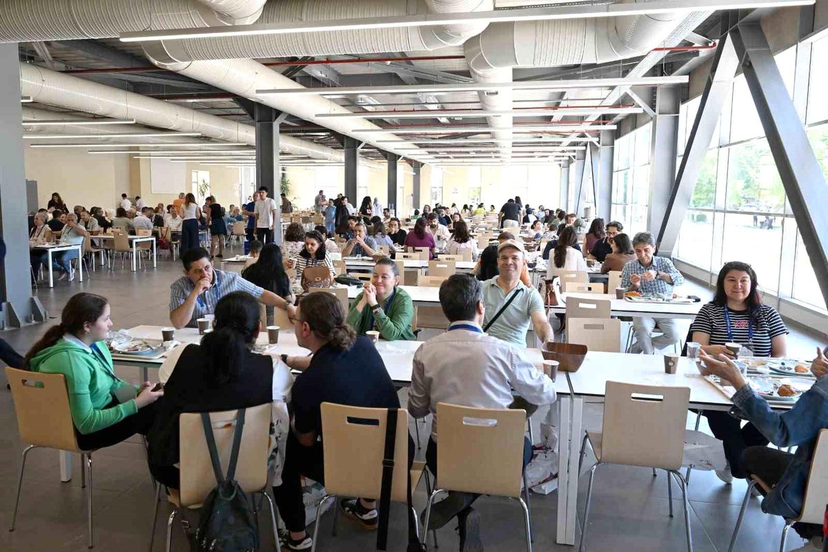 Anadolu Üniversitesi mezunları ilk kez buluştu