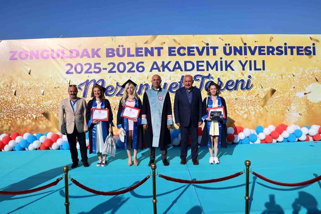 BEUN Devrek'te coşkulu mezuniyet töreni