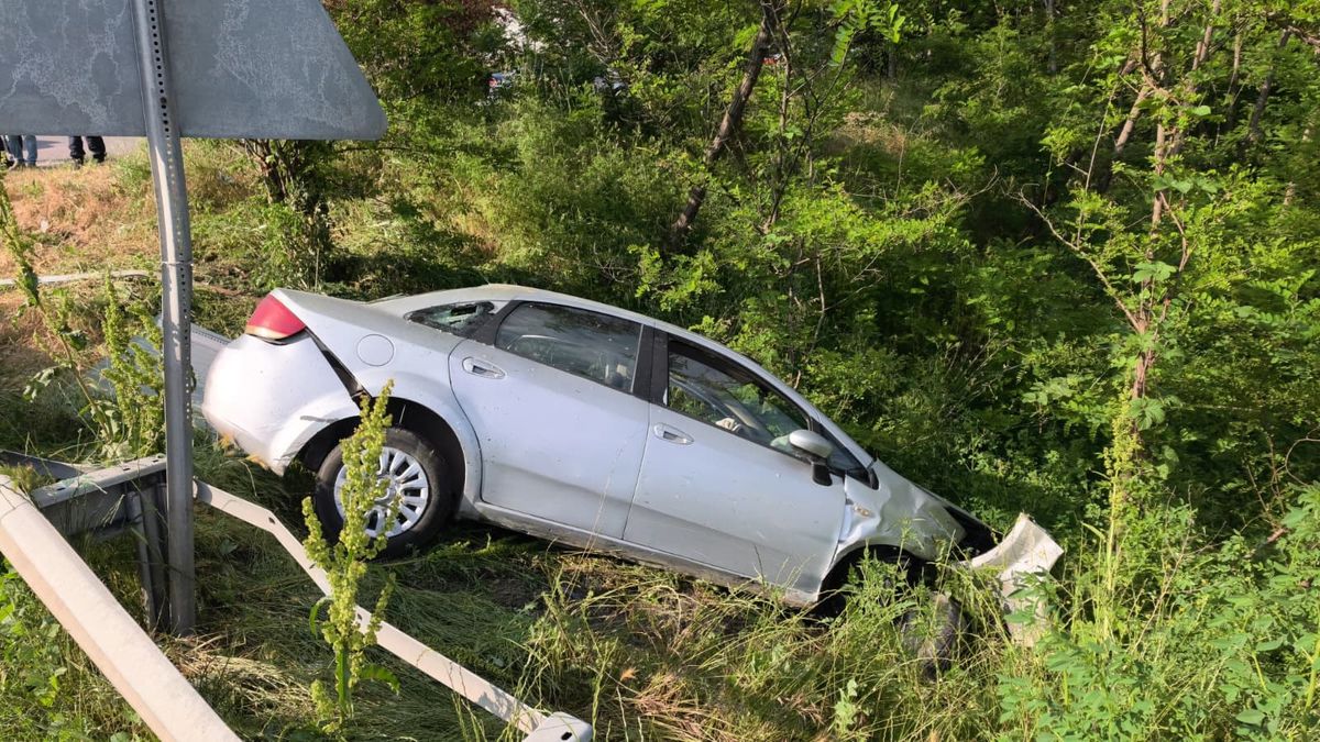 Bursa'da İki Otomobil Çarpıştı: 6 Kişi Yaralandı