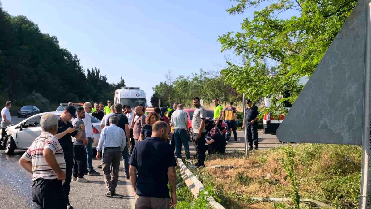 Bursa Kestel'de meydana gelen trafik kazasında araçlardan biri şarampole uçtu.