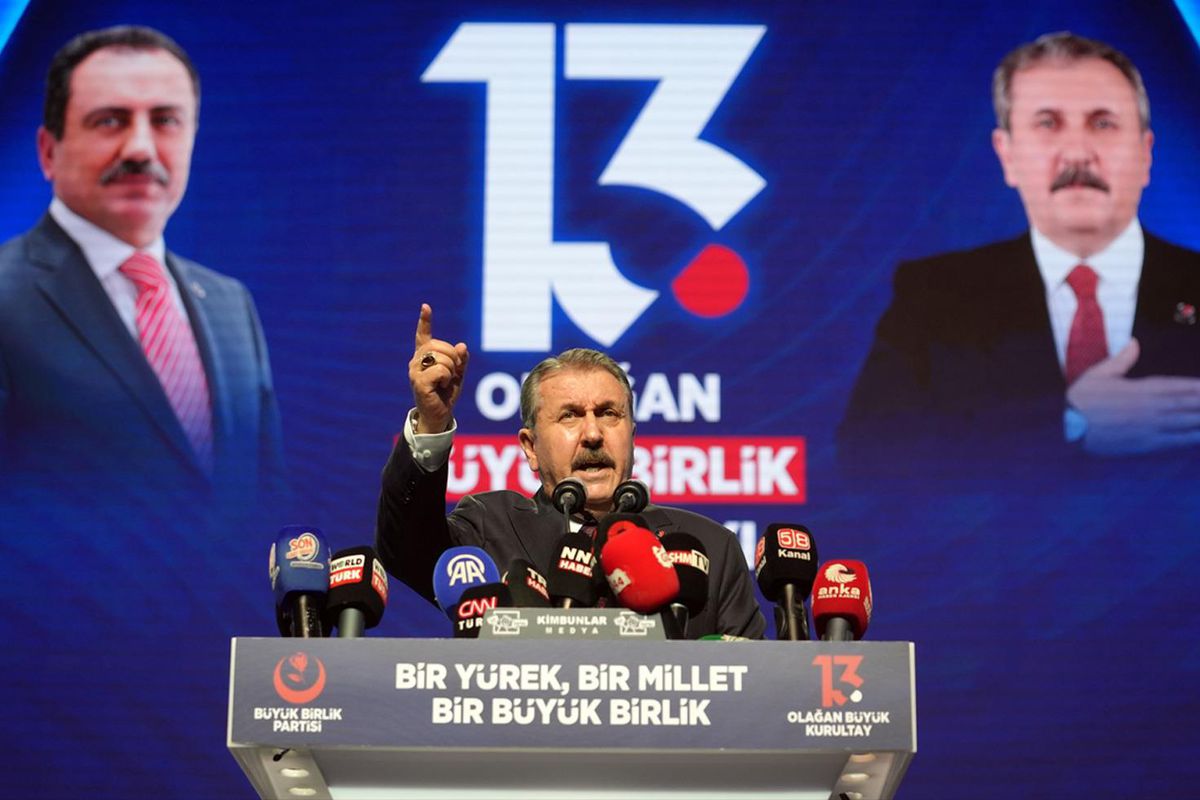Büyük Birlik Partisi'nde Mustafa Destici yeniden genel başka