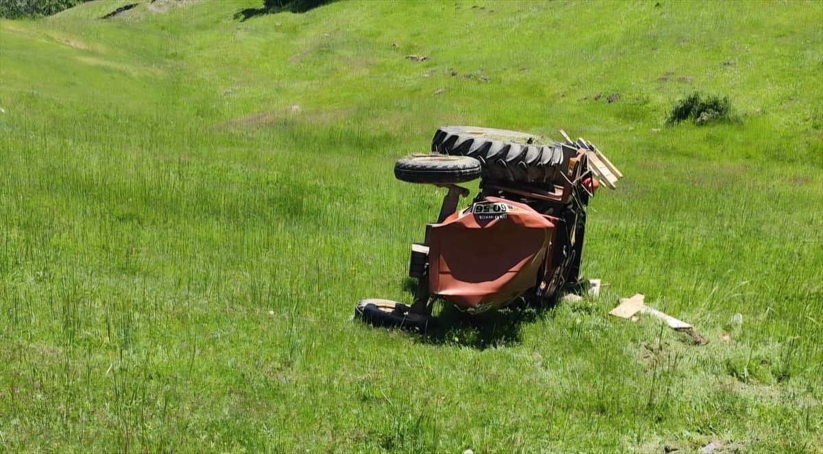 Çorum'da devrilen traktörün altında kalan sürücü öldü
