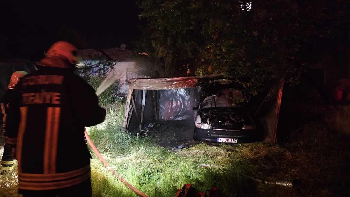 Çorum'da park halindeki otomobil yandı