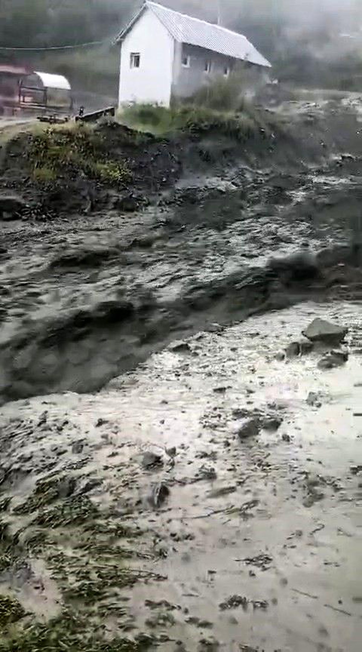 Elazığ'da sağanak sonrası sel