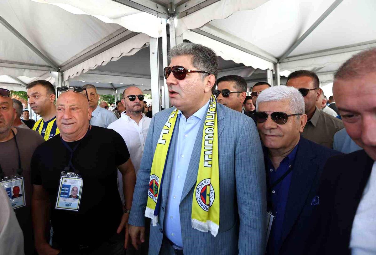Fenerbahçe Genel Kurulu'nda Başkan Adaylarına Yoğun İlgi Gösterildi