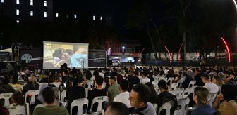 Gezen Sinema Tırı Demirci'de vatandaşlarla buluştu