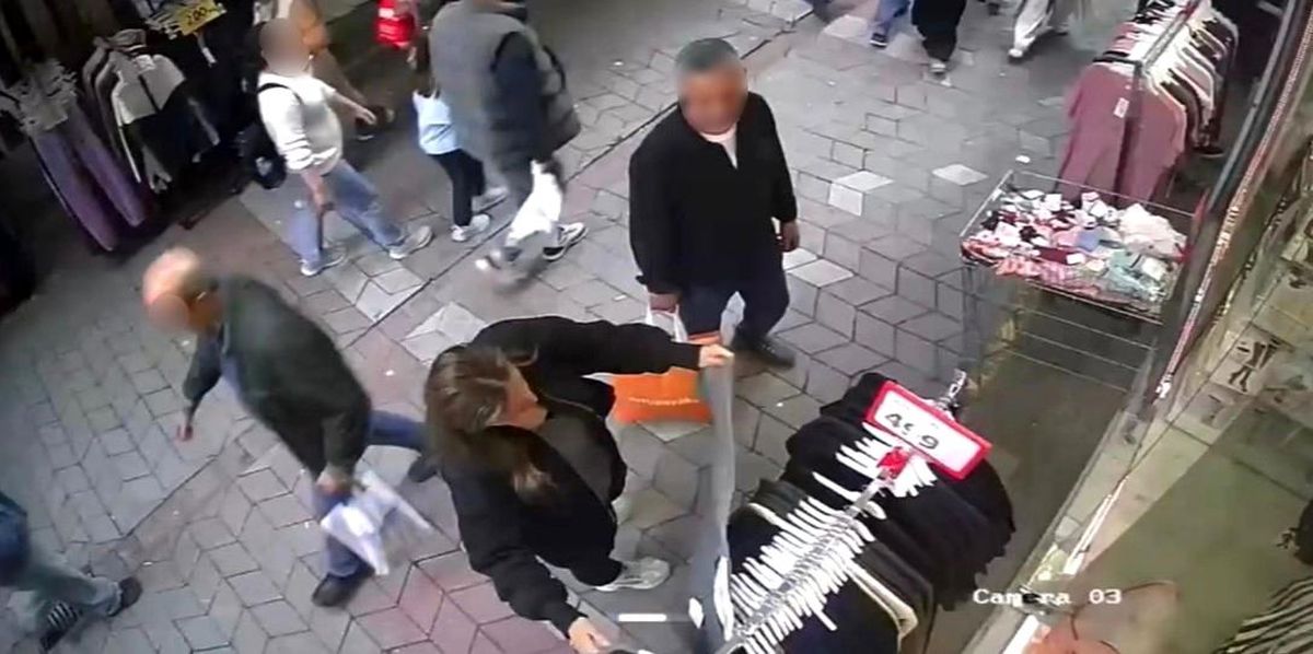 Giyim eşyası çalarken kameraya yakalanan karı koca gözaltına