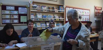 Gümüşhane'nin Tekke beldesinde seçmenler sandık başında