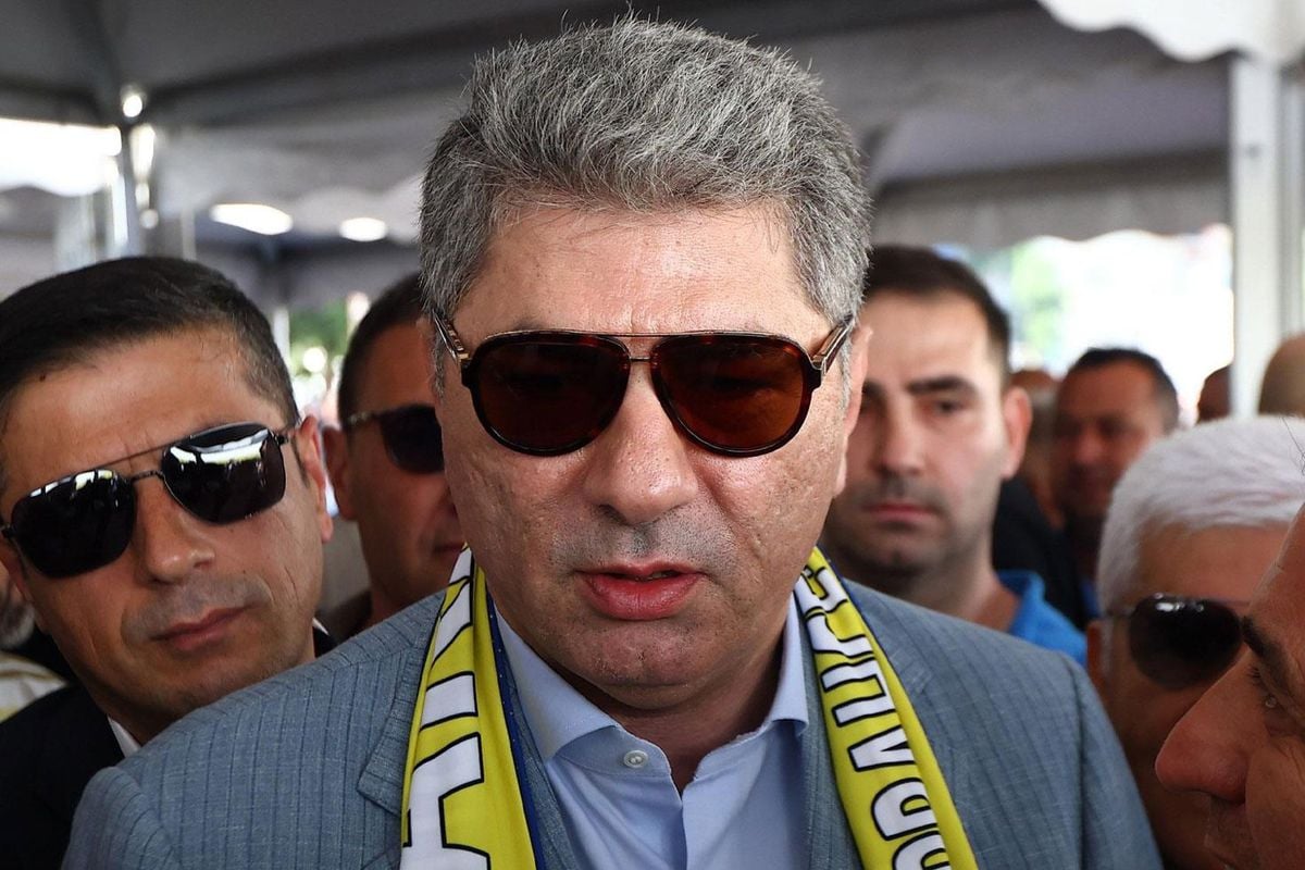 Hakan Safi, yeni transferini sandık başında ilan etti