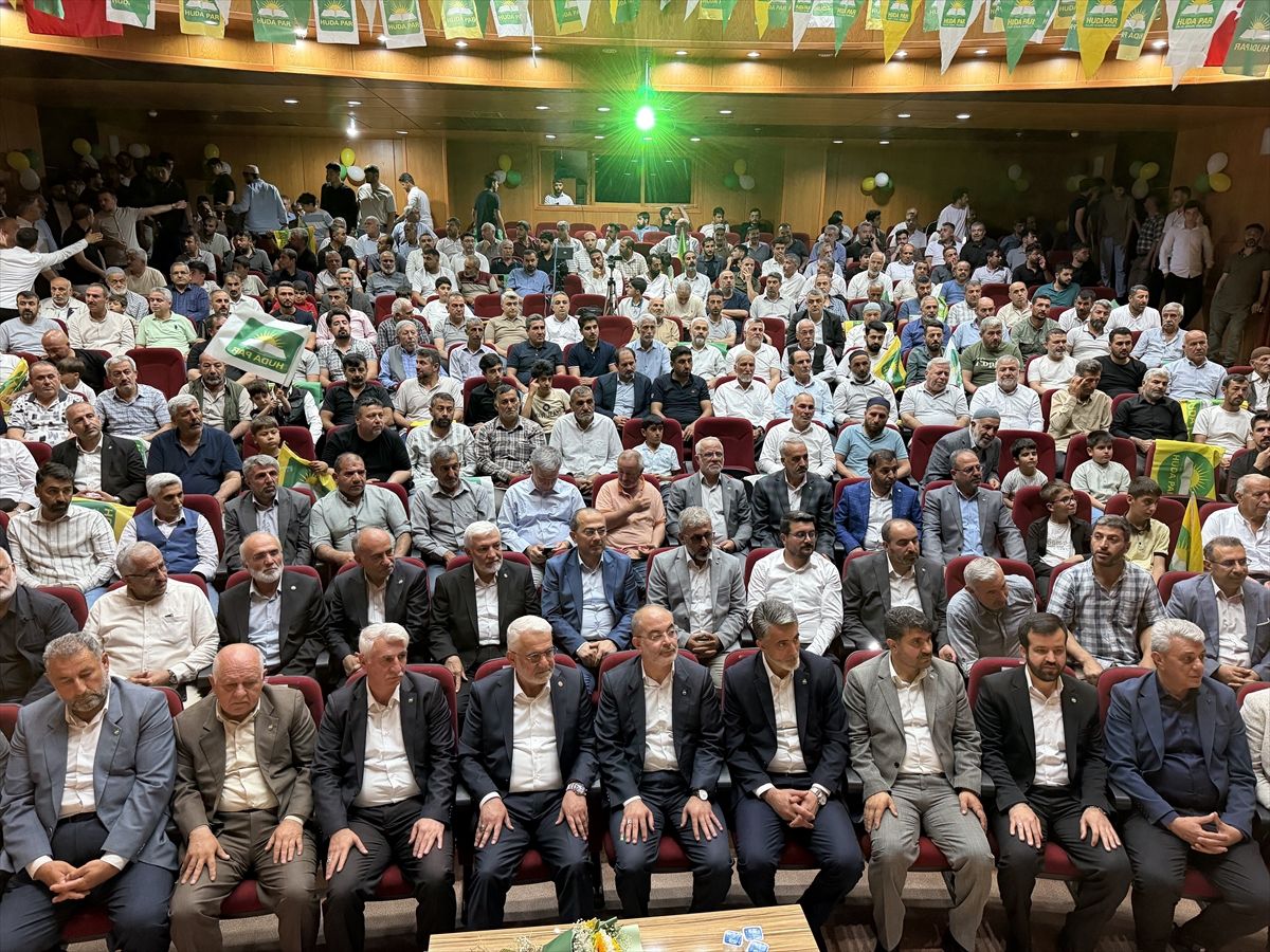 HÜDA PAR Genel Başkanı Yapıcıoğlu, Adıyaman'da partisinin ilçe kongresine katıldı