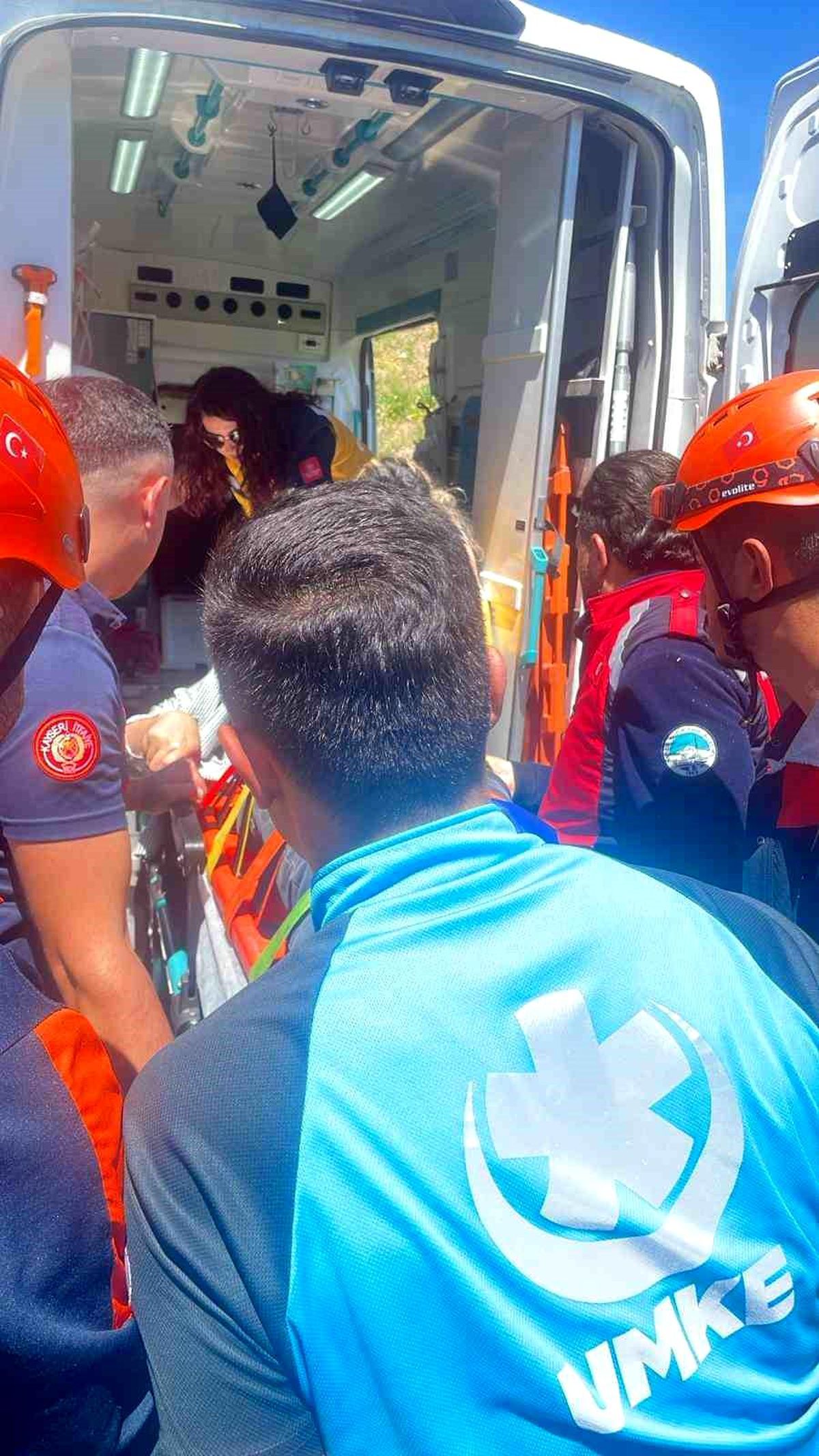 Kayalıklardan düşen şahıs yaralandı