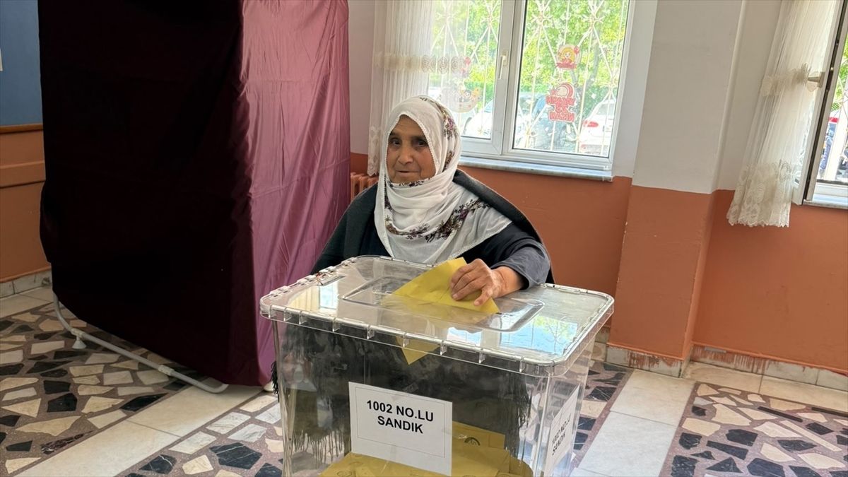 Kayseri'de 5 mahallede muhtarlık seçimi için sandık kuruldu