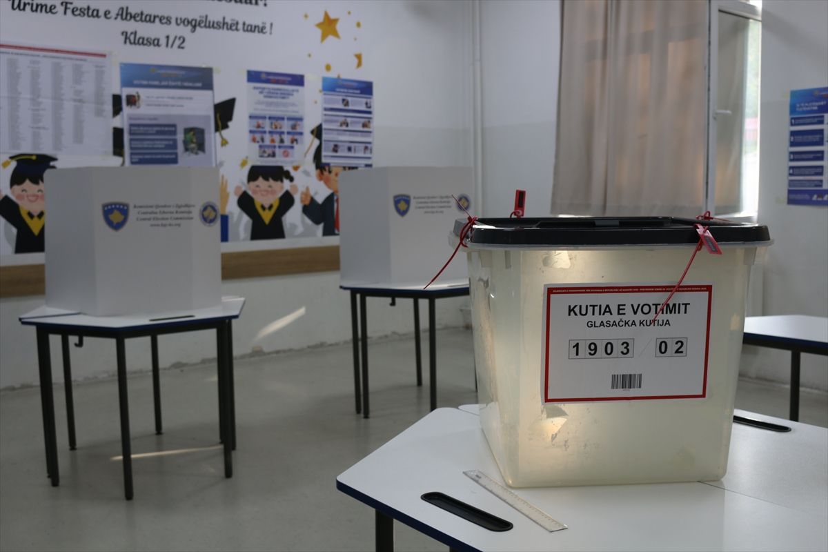 Kosova'da Erken Genel Seçimler İçin Oy Verme Süreci Başladı