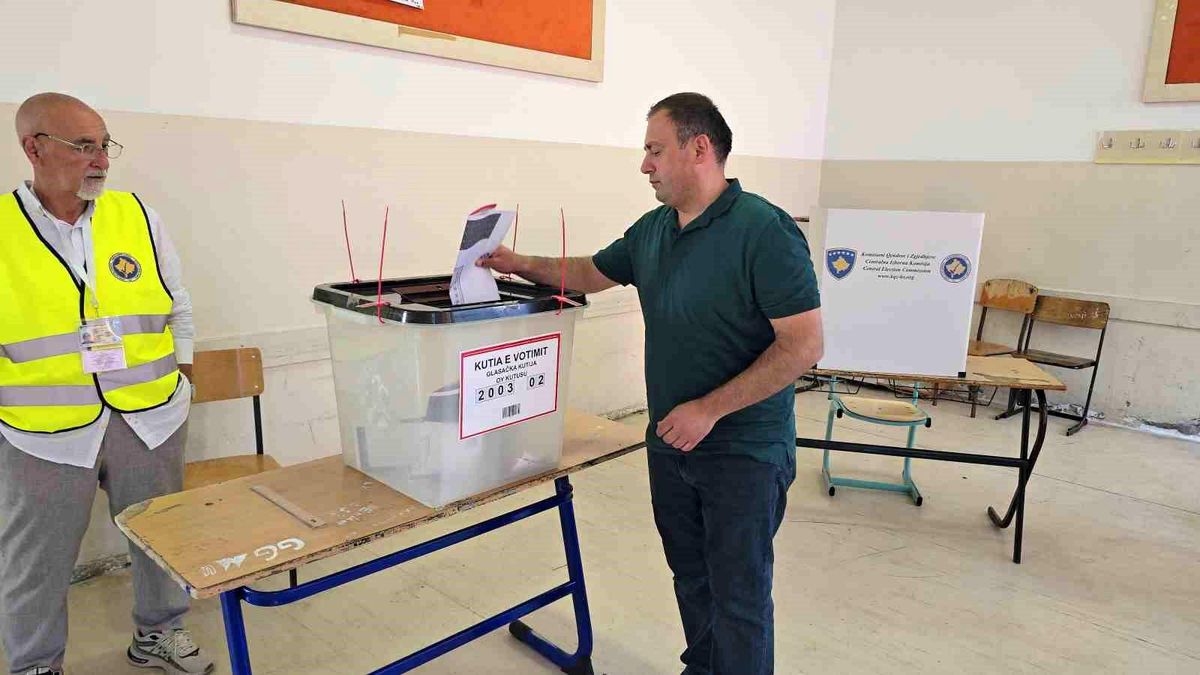 Kosova'da seçmenler, 18 ayda üçüncü kez sandık başında