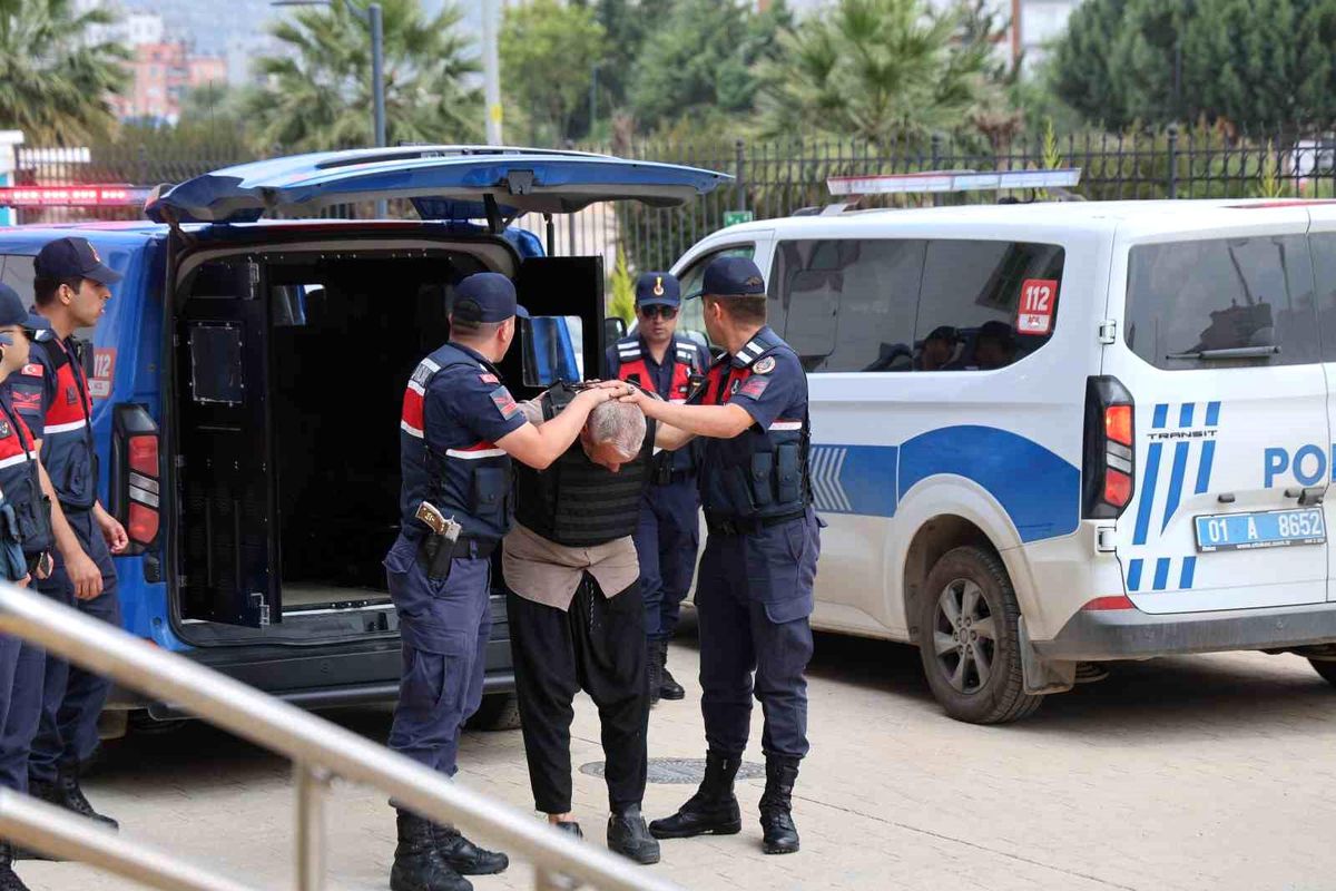 Kozan'da baba ve oğlunu öldüren zanlı adliyeye sevk edildi