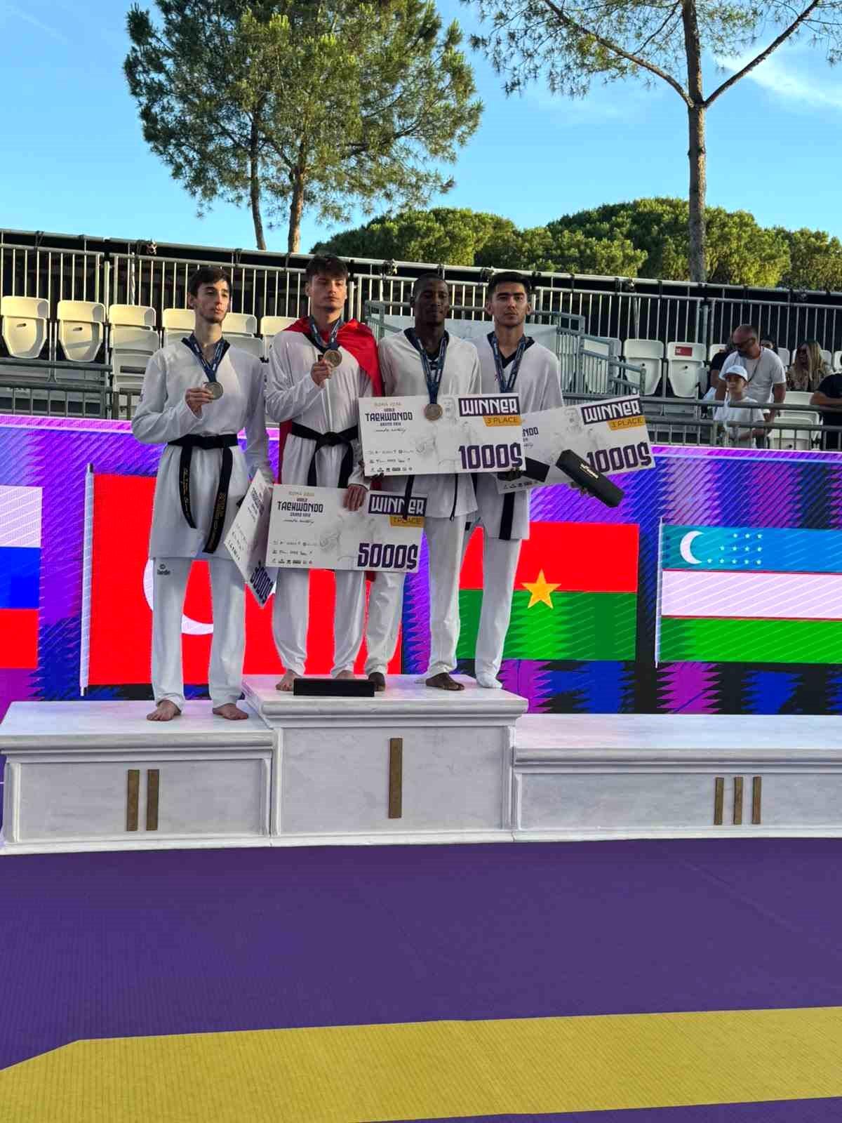 Milli taekwondocuların Roma'da madalya kazanması