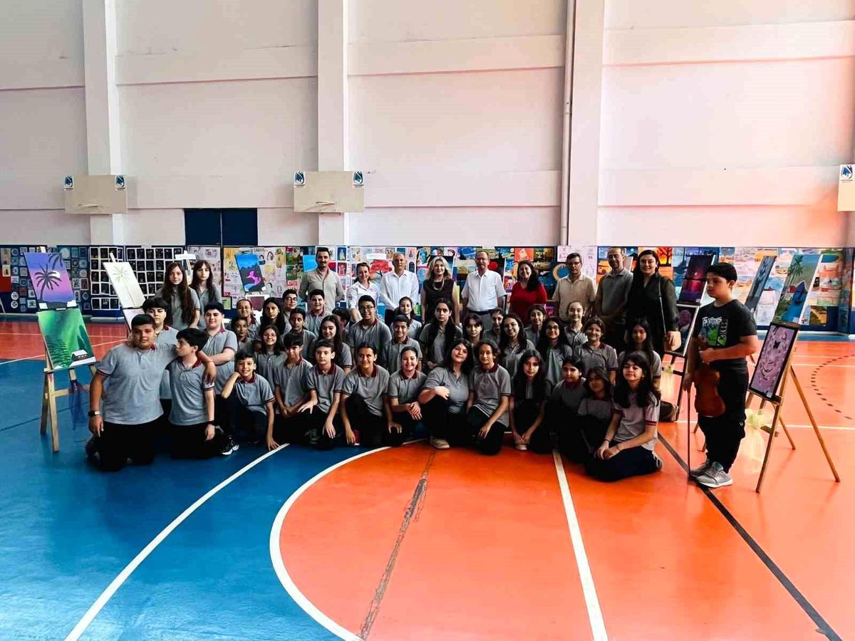 Öğrencilerin hazırladığı 860 eserlik dev sergi göz kamaştırd