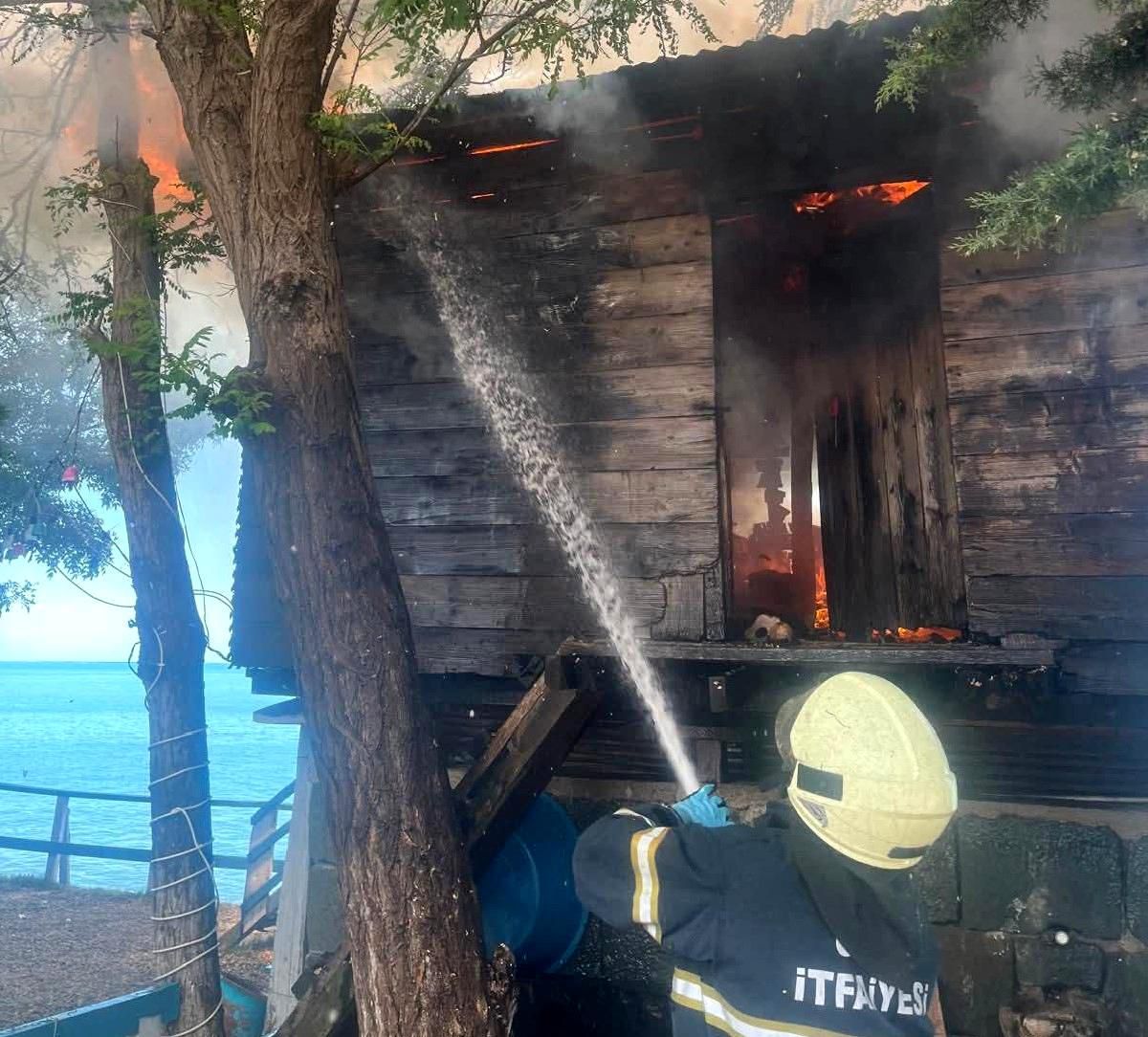 Ordu'da kafe eklentisinde yangın