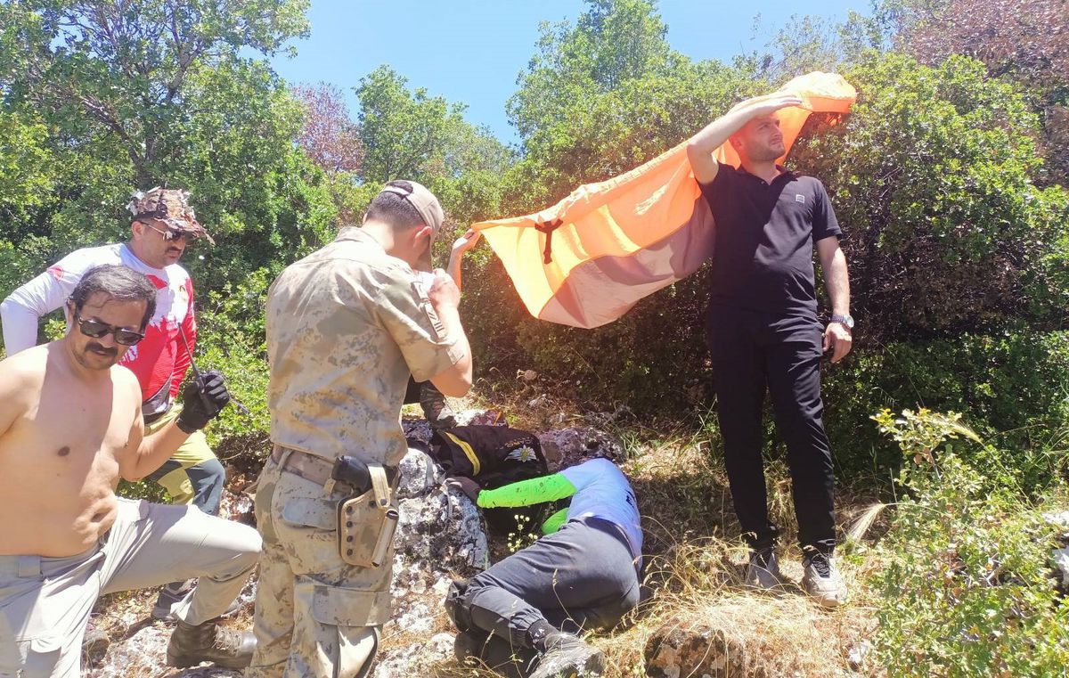 Ormana düşen yamaç paraşütçüsü yaralandı