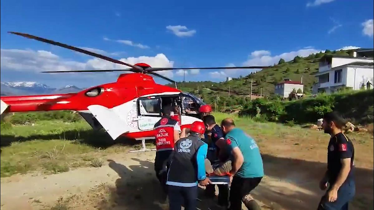 Refahiye'de rahatsızlanan kalp hastası, ambulans helikopterl