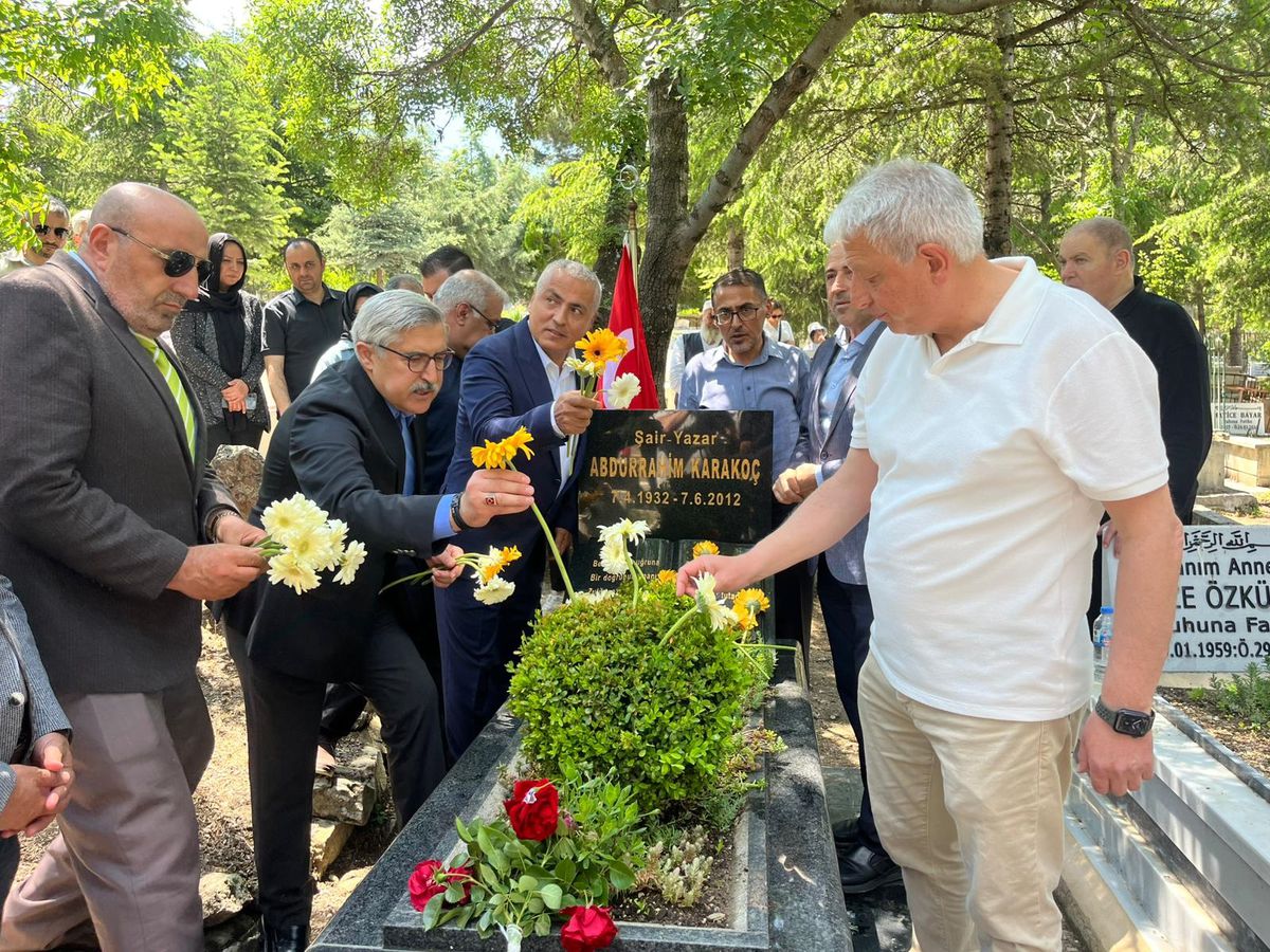Şair ve yazar Abdurrahim Karakoç, vefatının 14'üncü yıl dönü