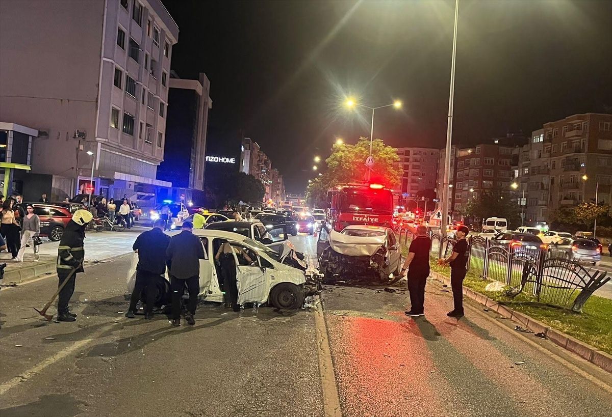 Samsun Atakum'da meydana gelen 3 araçlı trafik kazası