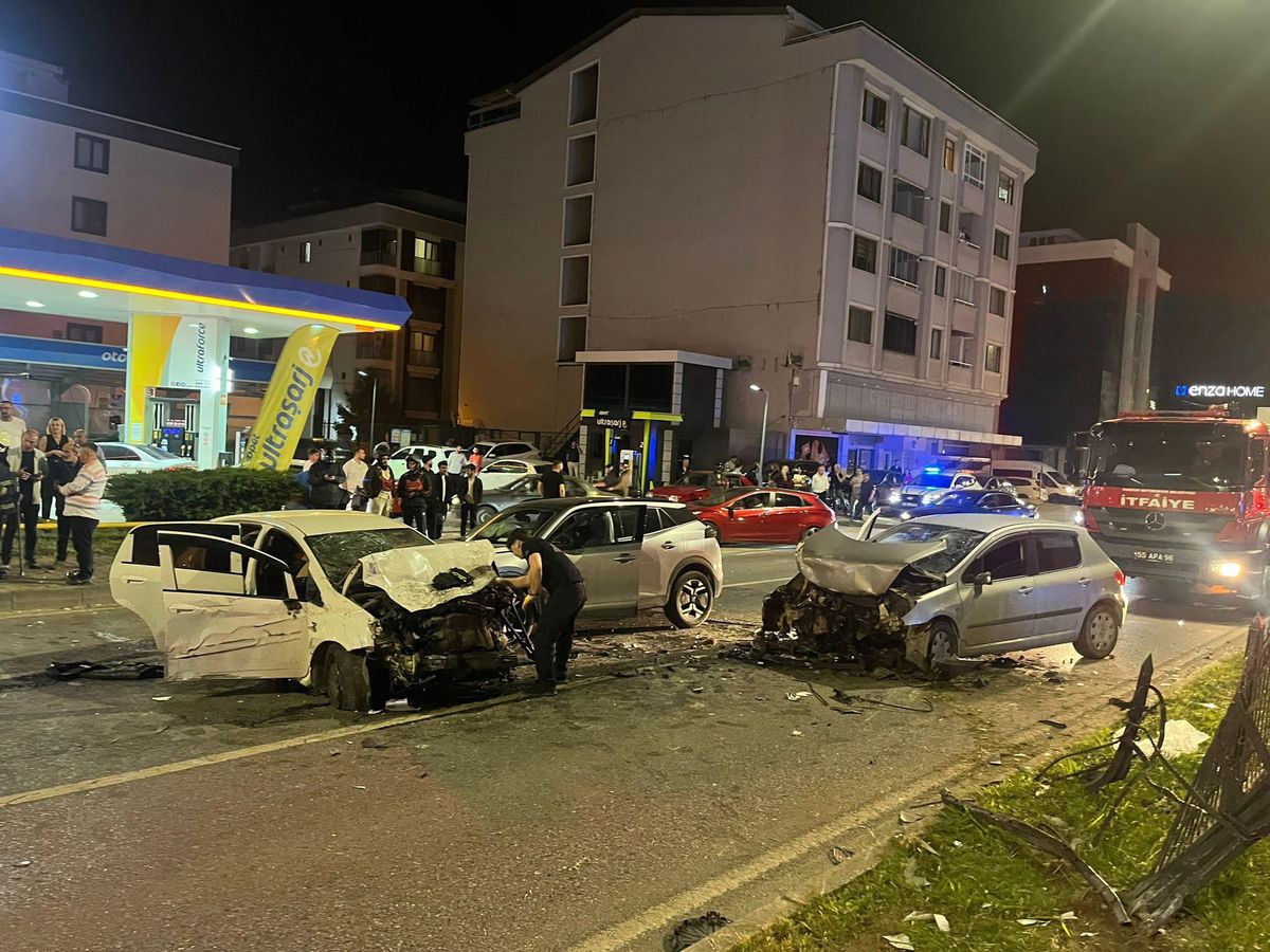 Samsun'da meydana gelen trafik kazasında araçlar hasar gördü.