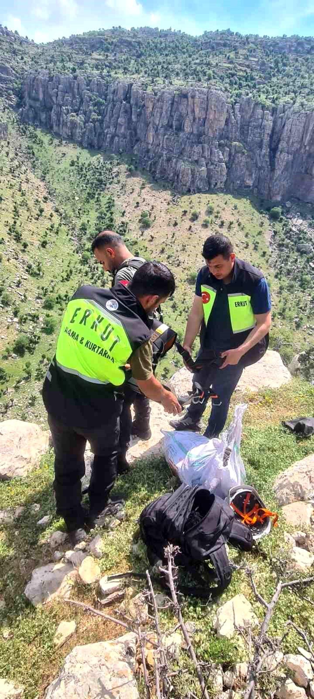 Siirt'te mahsur kalan keçi için seferber oldular: ERKUT ekip