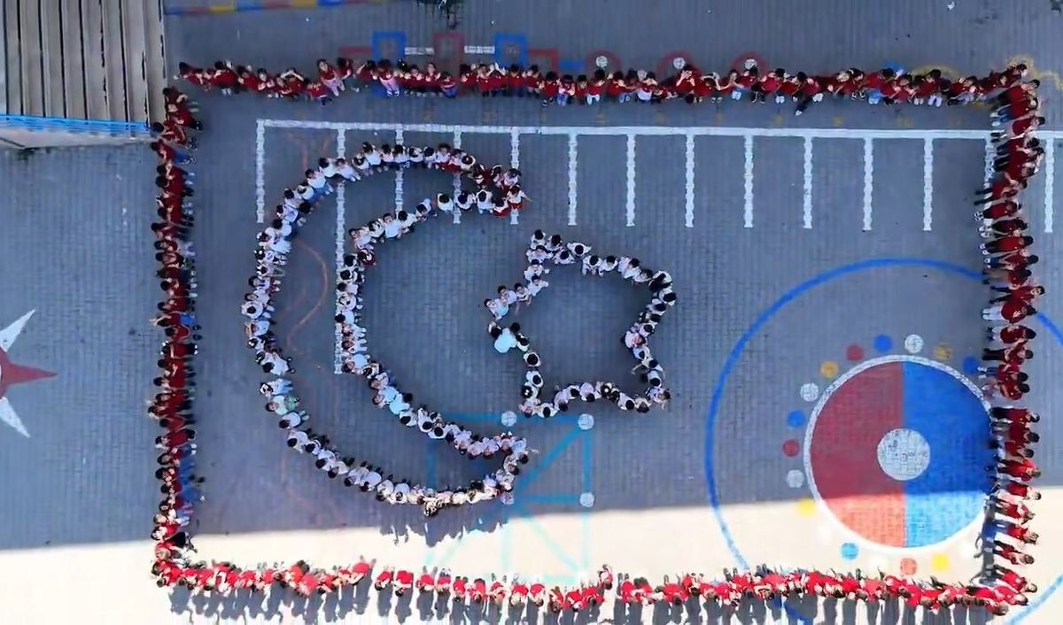 Şırnak'tan Milli Takım'a Ay-Yıldızlı koreografili destek