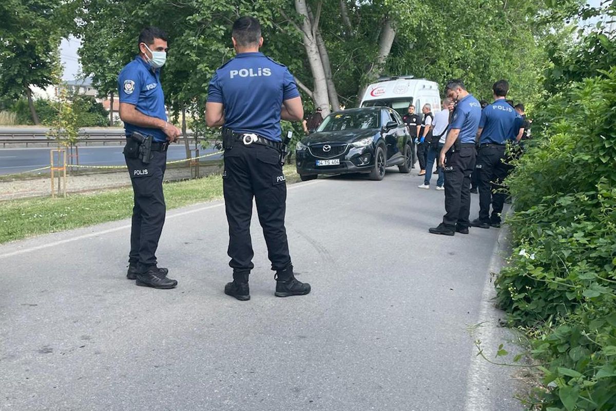 Camları kırık araçtan ceset çıktı! Vücudundaki detay dikkat çekti