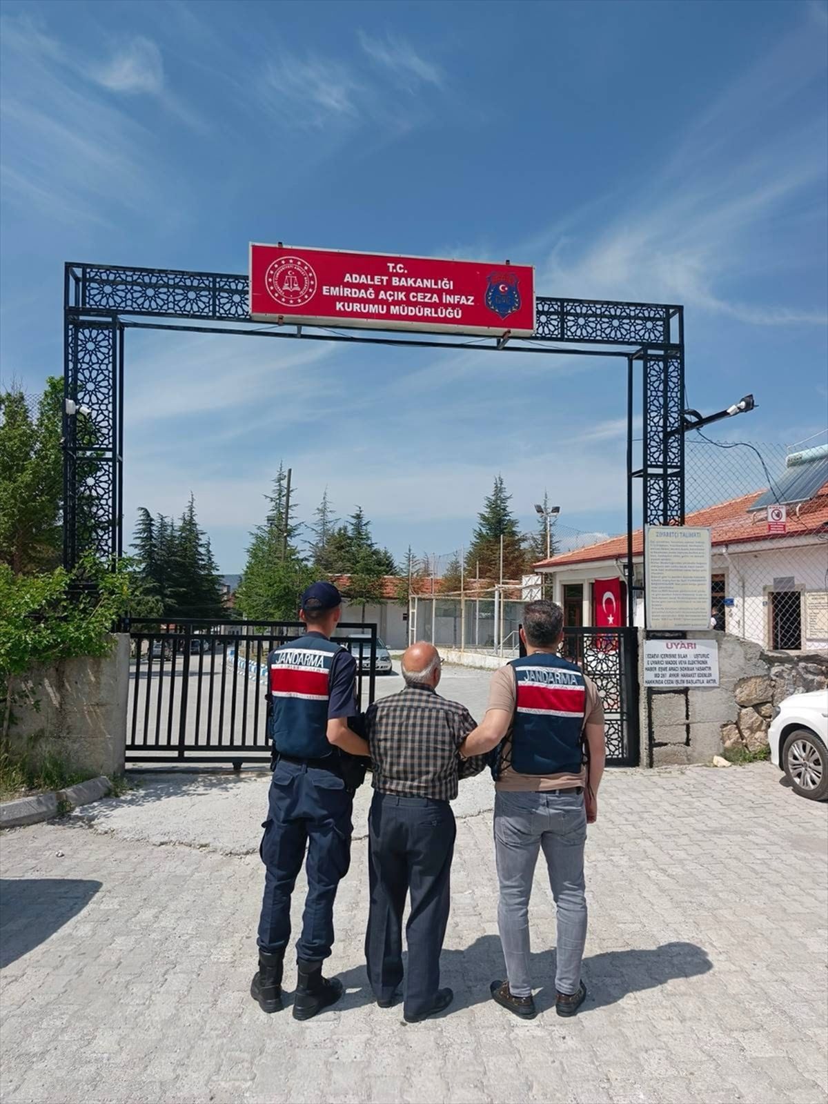 Afyonkarahisar'da firari FETÖ hükümlüsü yakalandı