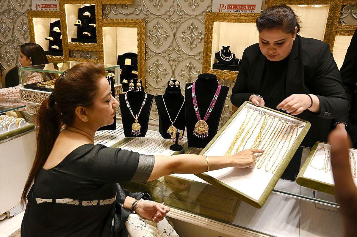 Altın fiyatları Ortadoğu'da artan gerilime rağmen neden düşü