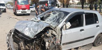 Antalya'da refüjdeki tel çitlere çarpan otomobilin sürücüsü yaralandı