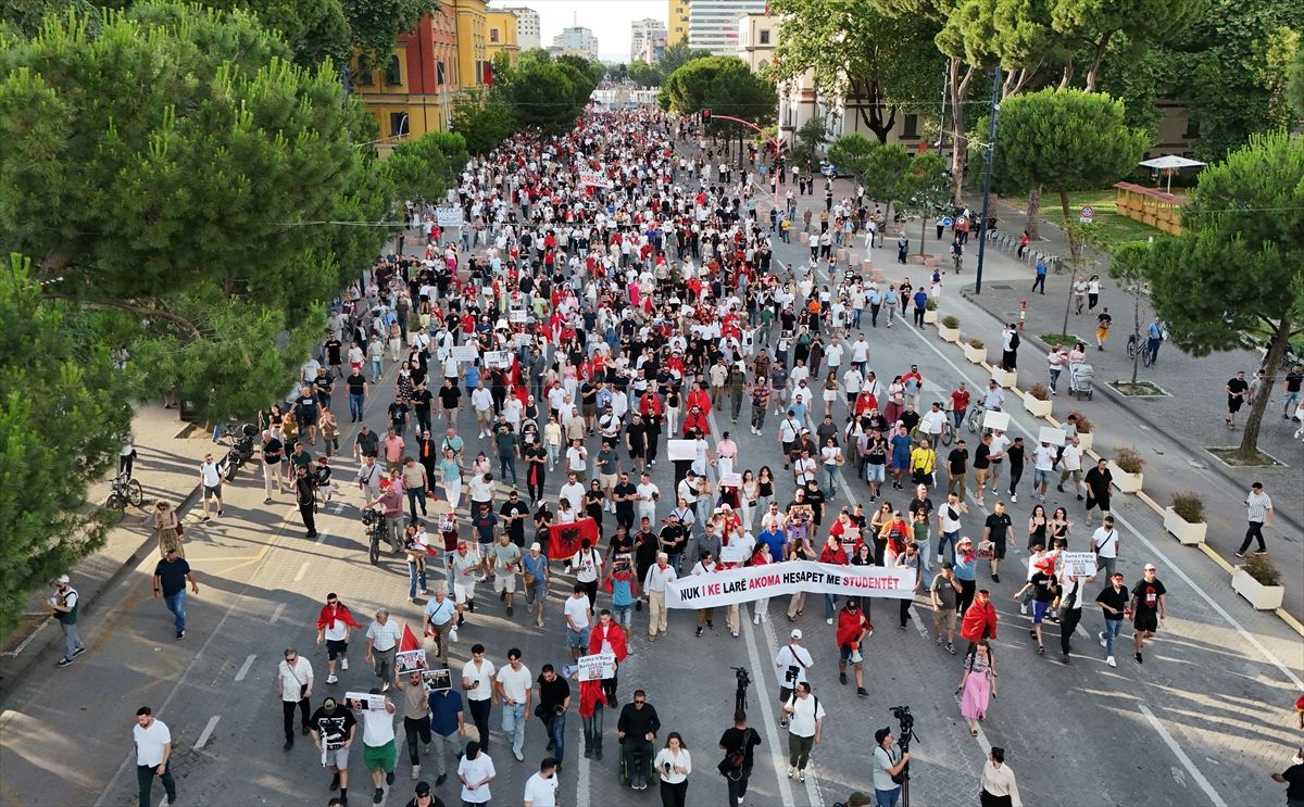 Arnavutluk'ta Trump projesi protestosu 9. günde sürüyor