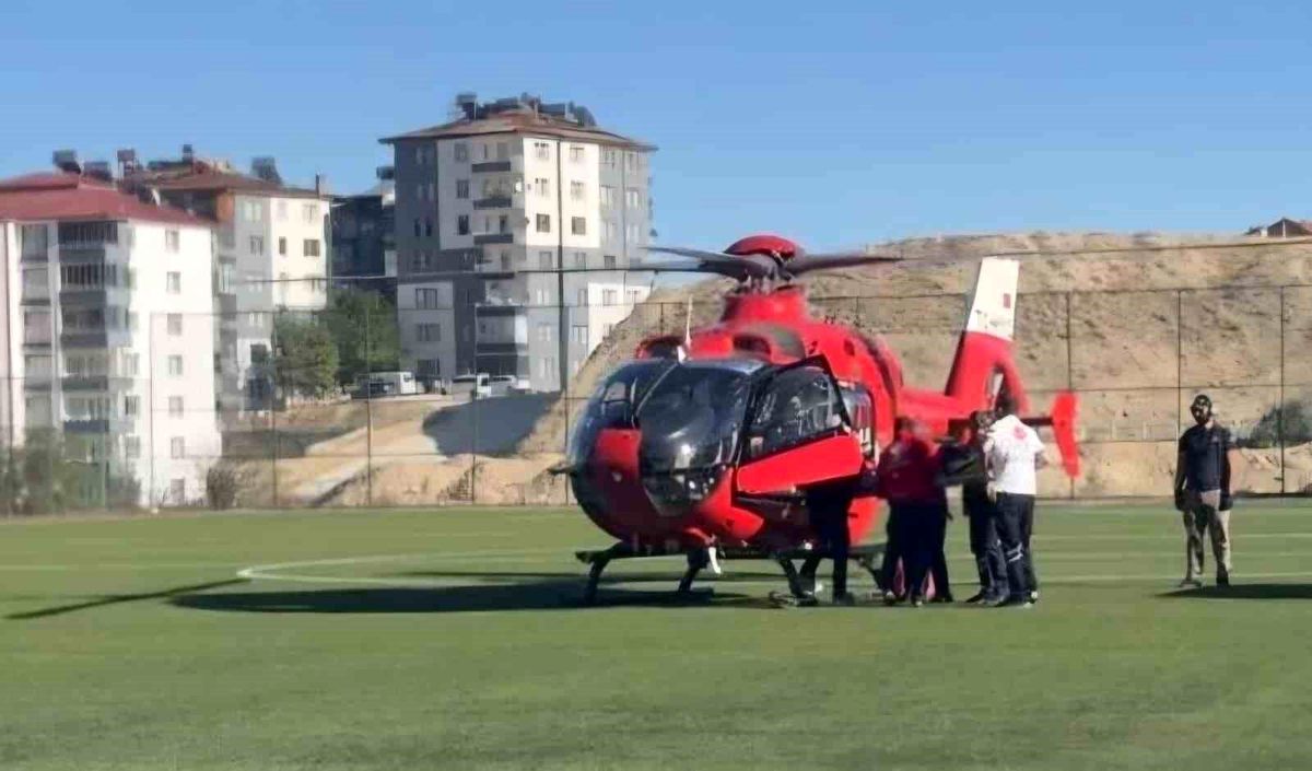 Bacağı kırılan yaşlı adam ambulans helikopterle Malatya'ya s