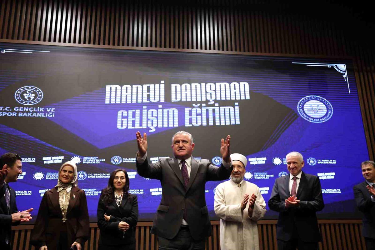 Bakan Bak Manevi Danışman Gelişim Eğitimi Programı'na katıld