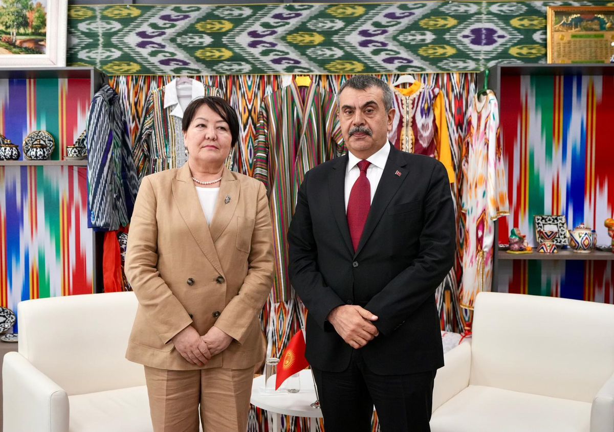 Bakan Tekin, Kırgızistan ve Azerbaycan eğitim bakanları ile 